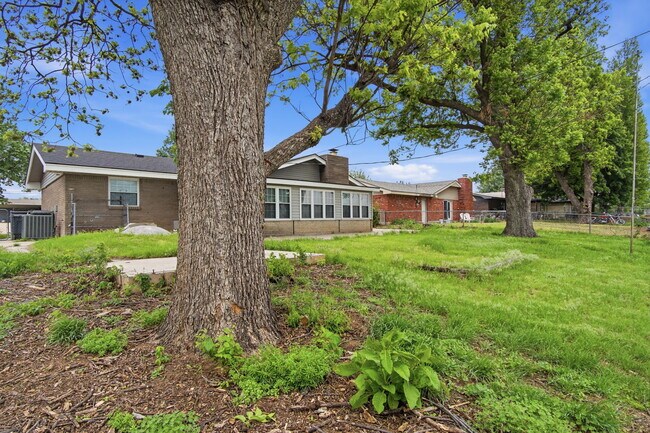 Building Photo - 3717 N Eagle Ln