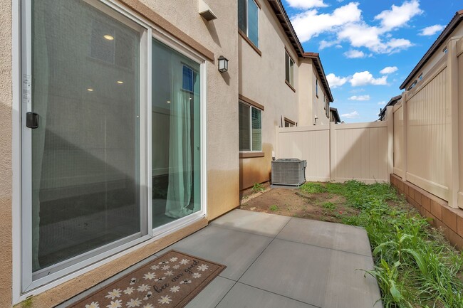 Building Photo - 19132 Ash Grv St