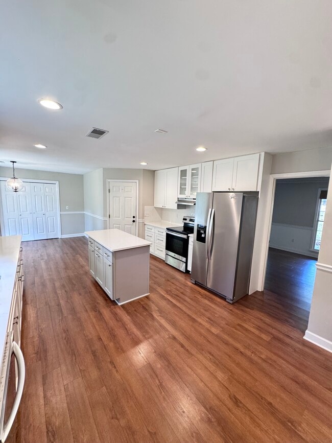 Building Photo - 1884 Dovonshire Rd S W