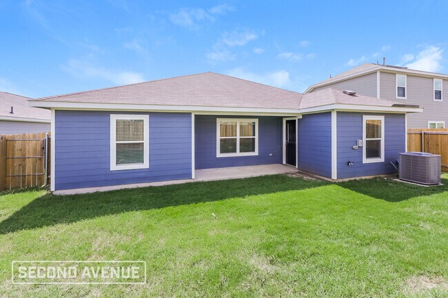 Building Photo - 1321 Woodwinds Dr