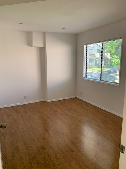 Building Photo - 2615 W Grand Ave