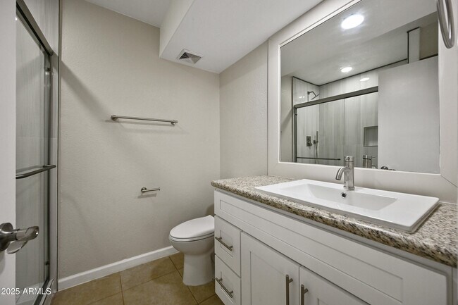 Building Photo - 6943 E Earll Dr