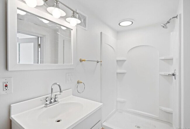 Building Photo - 2900 Champa St