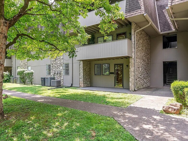 Building Photo - 2929 Selena Dr