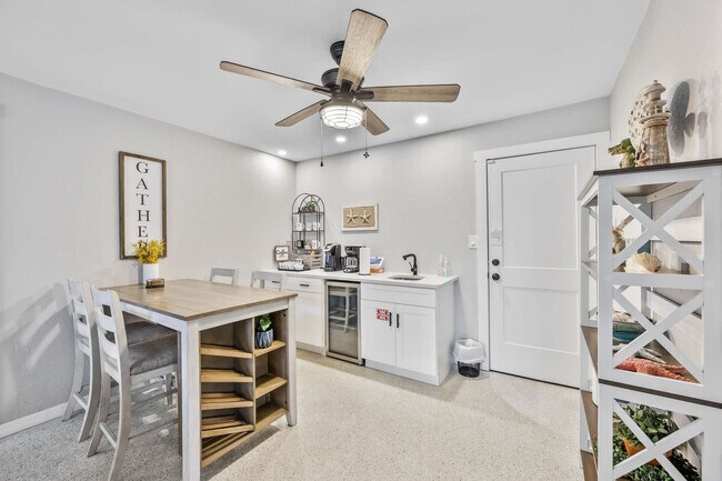 Building Photo - 366 W Osceola Ln