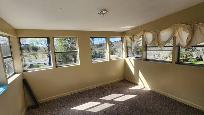 Building Photo - 9 Shirley Dr