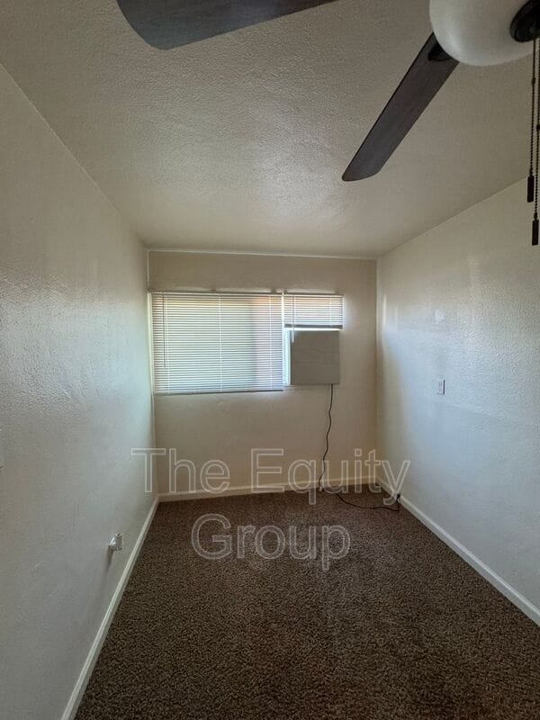 Building Photo - 449 W Maple St