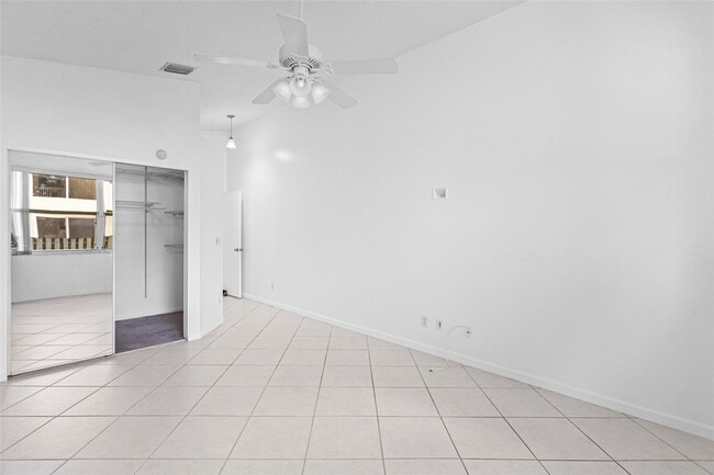 Building Photo - 15250 SW 49th Ct