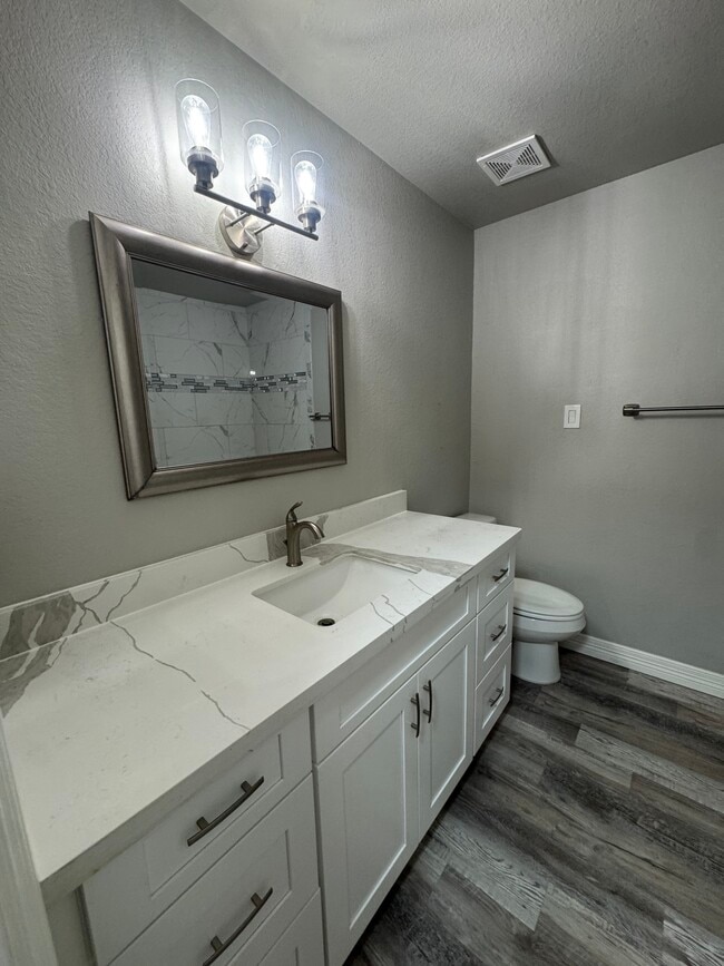 Building Photo - 418 Garland Dr
