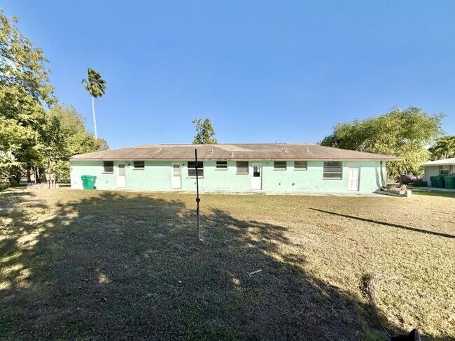 Building Photo - 3403 Palm Dr