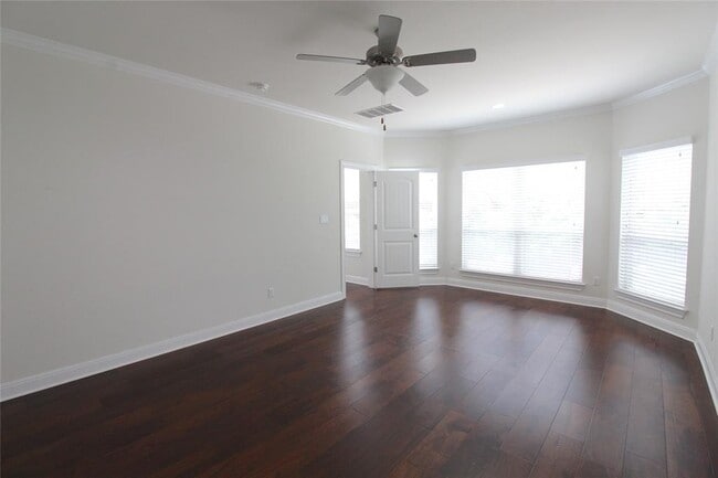 Building Photo - 5800 Viejo Dr