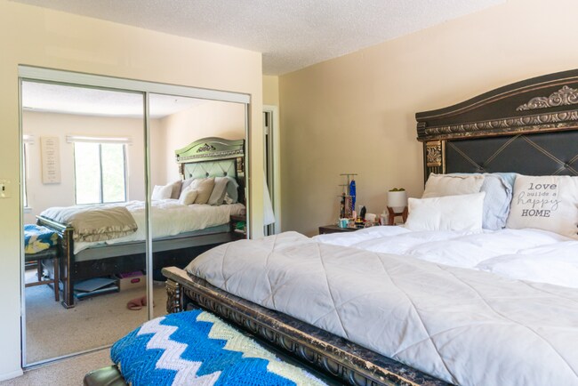 Building Photo - 10 Longstream Ct