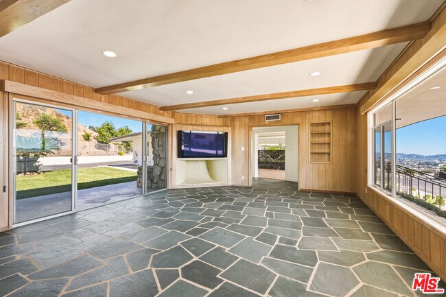 Building Photo - 1682 Larco Way