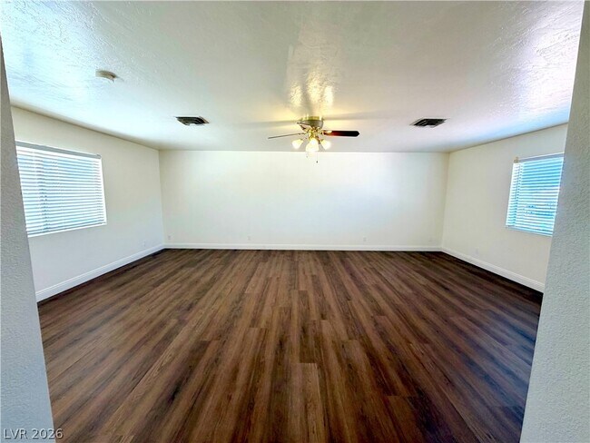 Building Photo - 1571 Turf Dr
