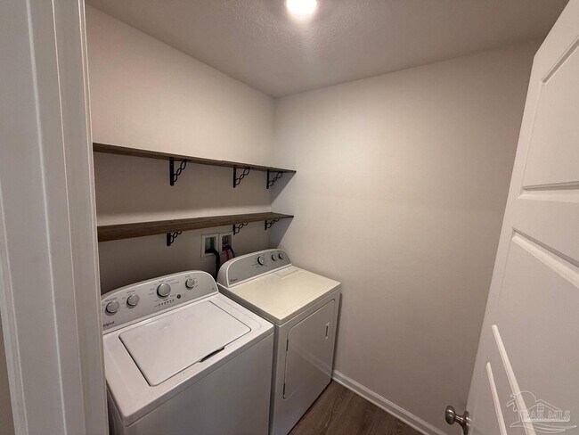 Building Photo - 1933 High Rdg Ct