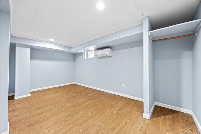 Building Photo - 44 Bruce Ln