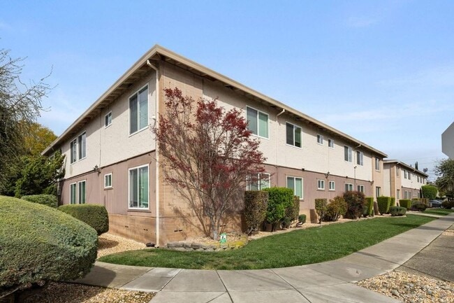 Building Photo - 897 Northrup St