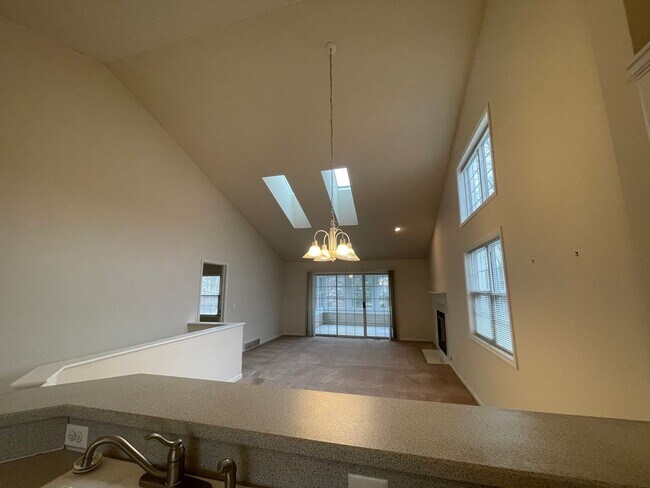 Building Photo - 4368 Pond Ridge Ct
