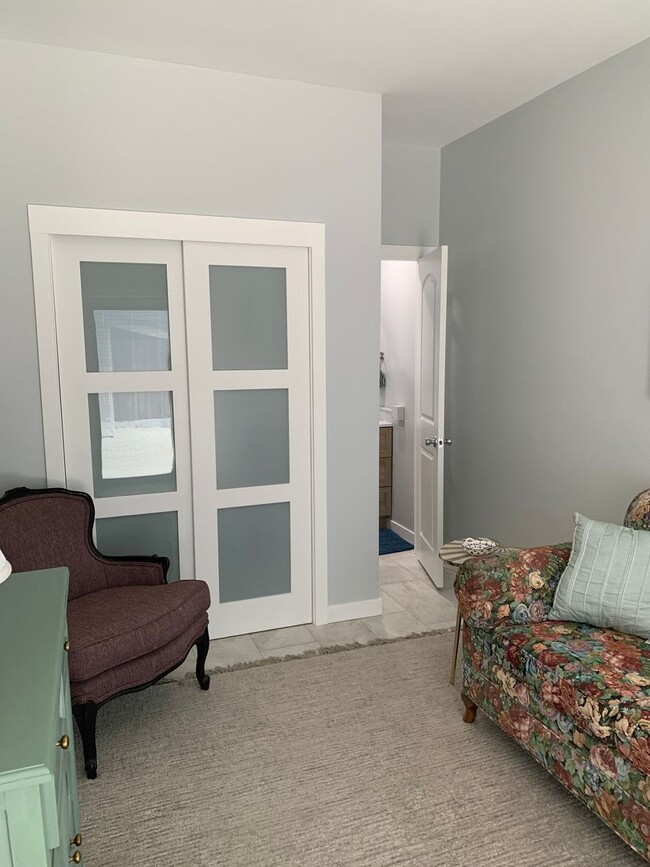 Building Photo - FURNISHED 2+ 2 Cottage - Downtown Ventura