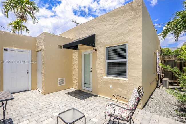 Building Photo - 2477 SW 22nd Terrace