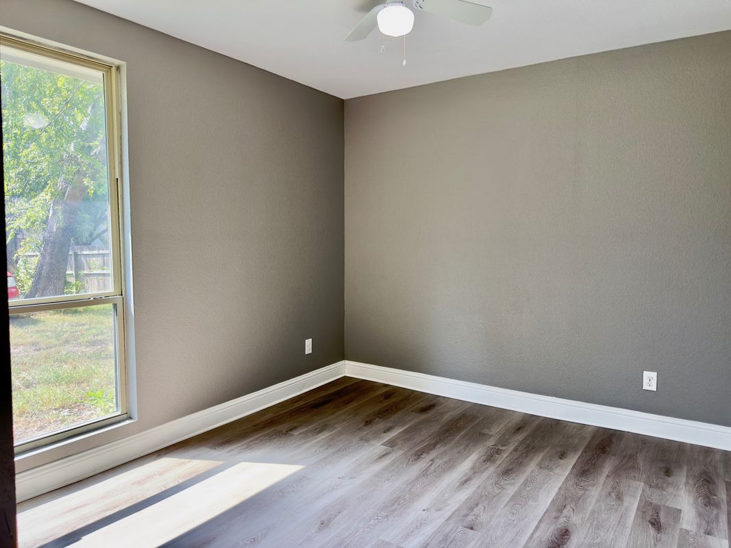 Building Photo - 1716 W Mayfield Rd