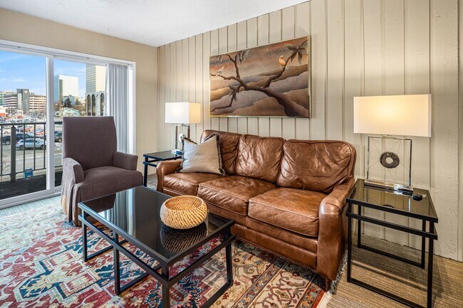 Building Photo - Downtown Furnished 1 Bed / 1 Bath Apartmen...