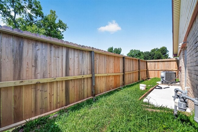 Building Photo - 2223 Courtney Ct