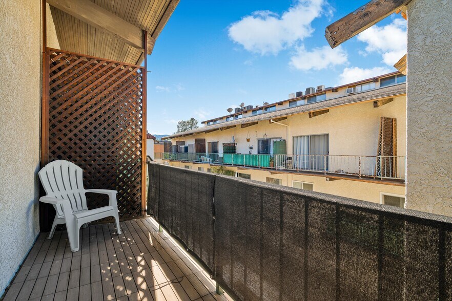 Building Photo - 5460 White Oak Ave