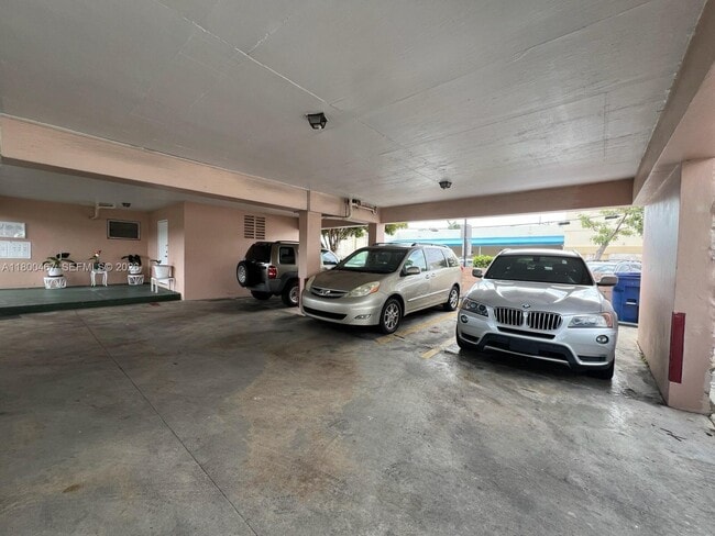 Building Photo - 7125 Dickens Ave
