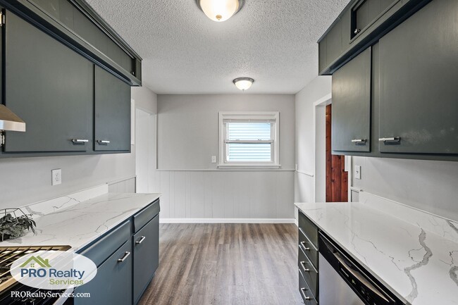 Building Photo - 2 Bedroom Home