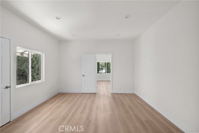 Building Photo - 1530 N Mariposa Ave