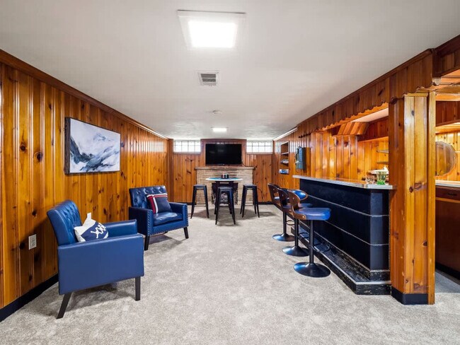 Building Photo - 386 Walworth Ave