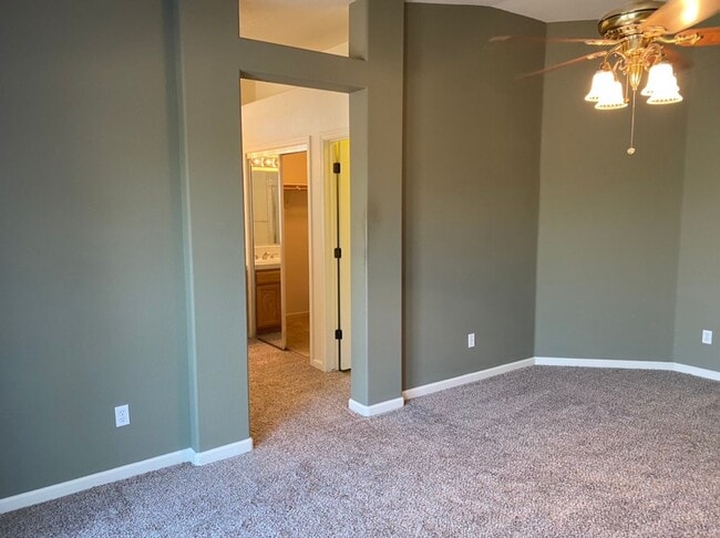 Building Photo - 4 bedroom single story in Manteca!