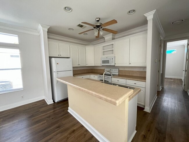 Building Photo - 138 Forest Dr