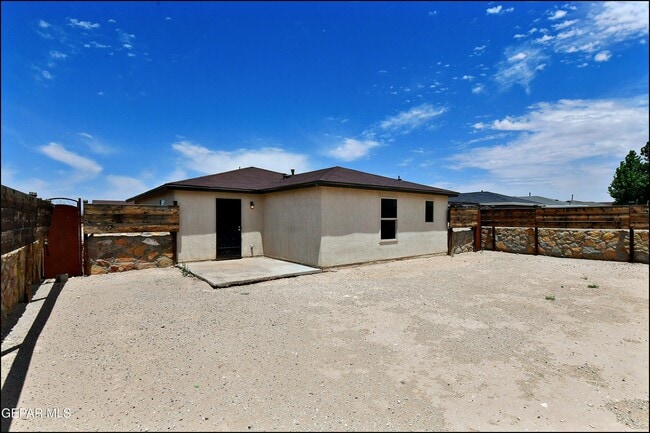 Building Photo - 916 Villa Seca Dr