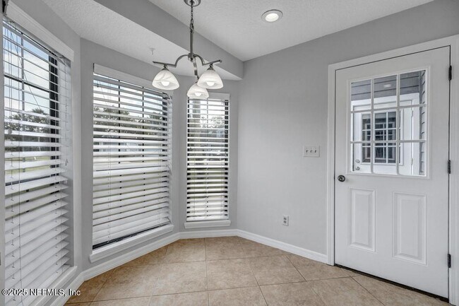 Building Photo - 101 Willow Pond Ln