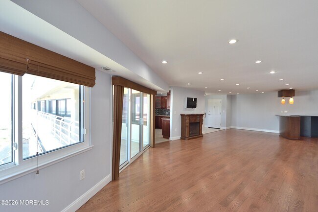 Building Photo - 525 Ocean Blvd