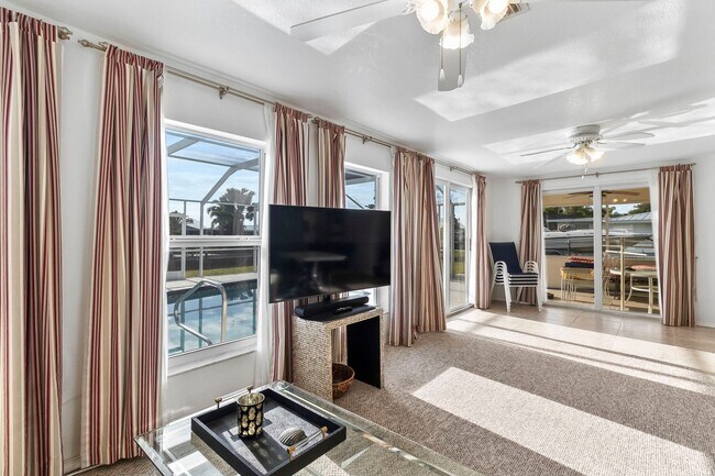 Building Photo - FURNISHED SHORT TERM RENTAL - 2 Bed / 1.5 Bath - Single Family Pool Home - $3,250/month