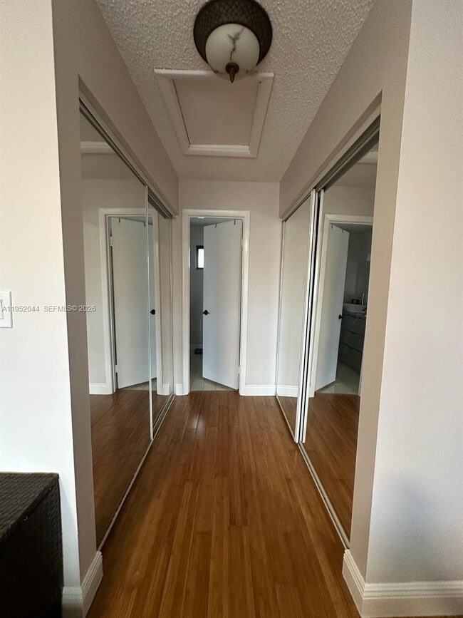 Building Photo - 8320 SW 39th Ct