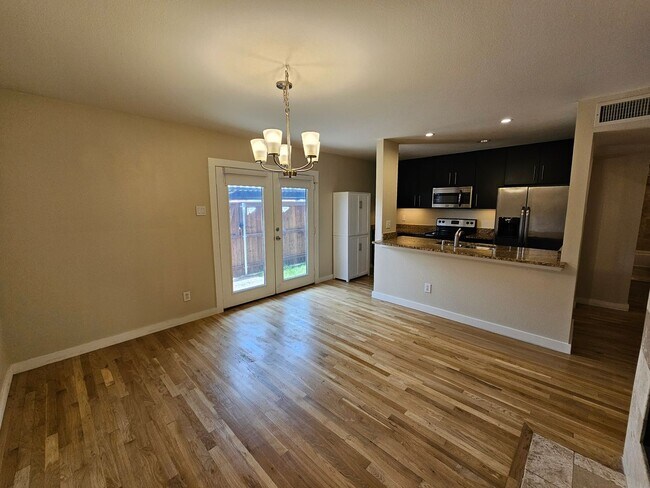 Building Photo - 2-bedroom, 2-bath condo in Gated community...