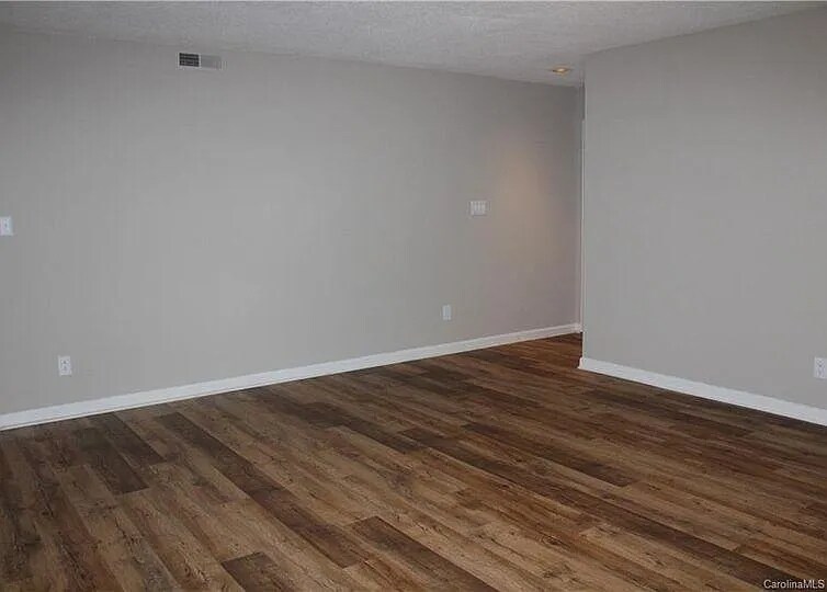 Building Photo - 8017 Greenside Ct