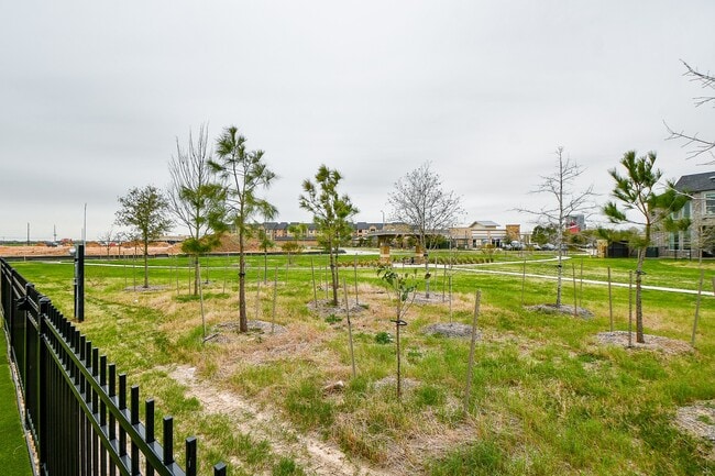 Building Photo - 6562 Scarlet Pond Ln