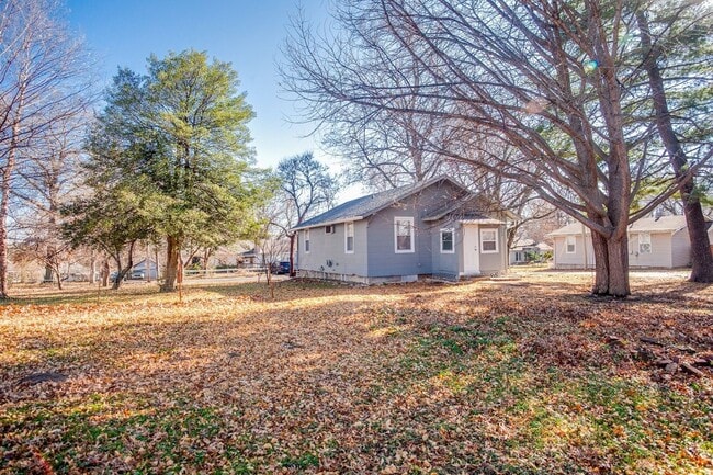 Building Photo - COMING SOON: Charming Bungalow with Spacious Living & with Modern Finishes!