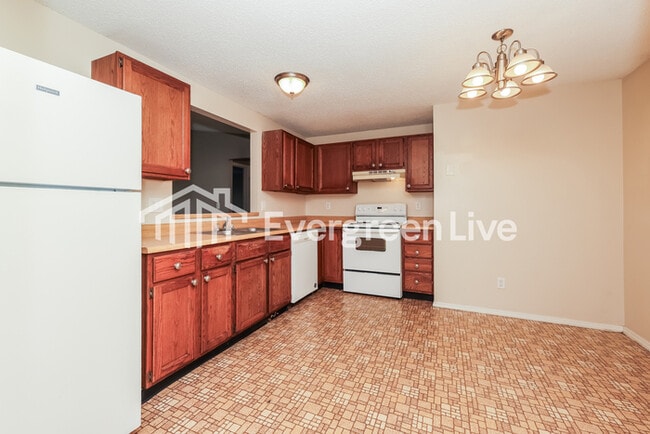 Building Photo - 4724 Stonehedge St