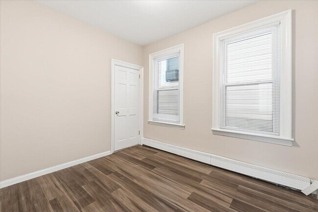 Building Photo - 169 Zabriskie St