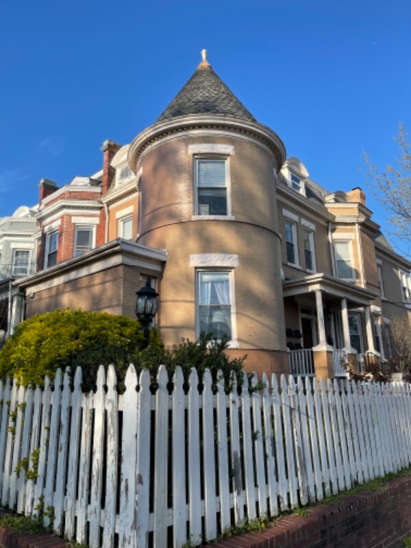 Building Photo - 1425 Allison St NW