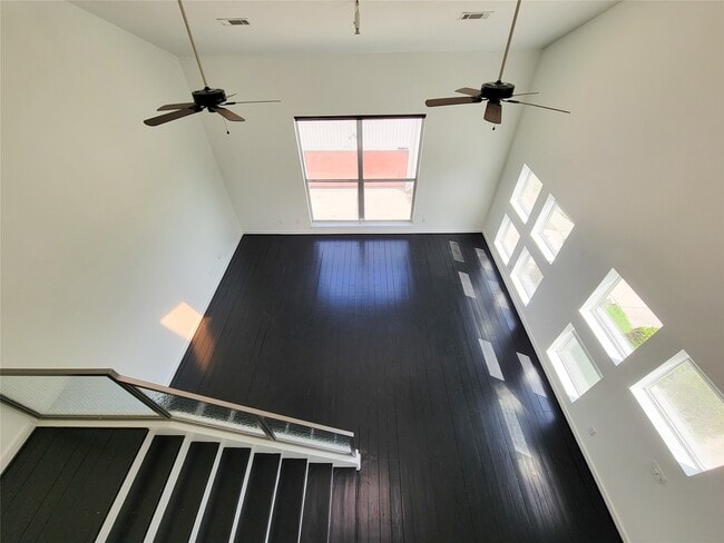 Building Photo - 2605 Calumet St