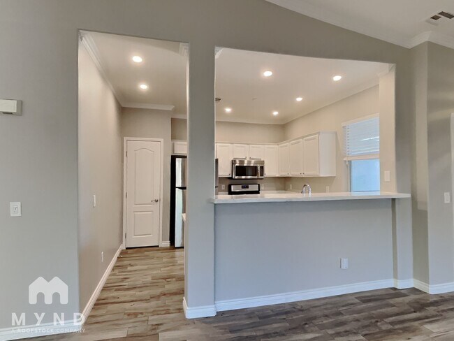 Building Photo - 900 Domnus Ln