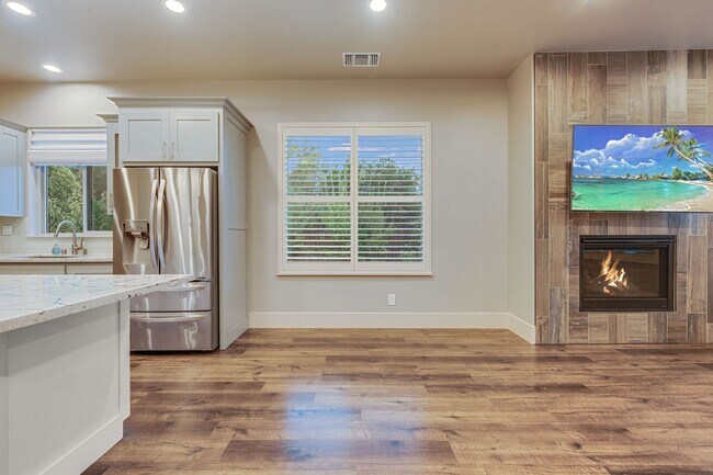 Building Photo - Utilities Included! Luxury Single-Story Ho...
