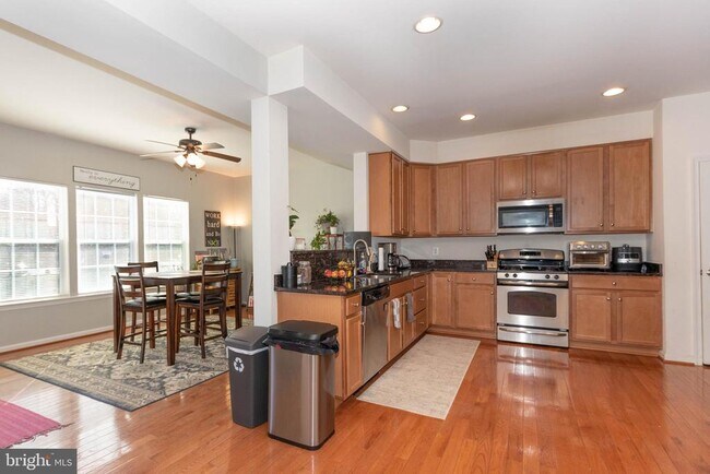 Building Photo - 7629 Hamelin Ln